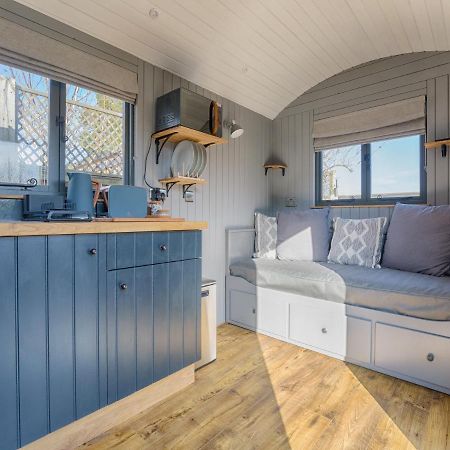 Pass The Keys Whitstable Shepherds Hut Minutes From The Harbour Exterior foto