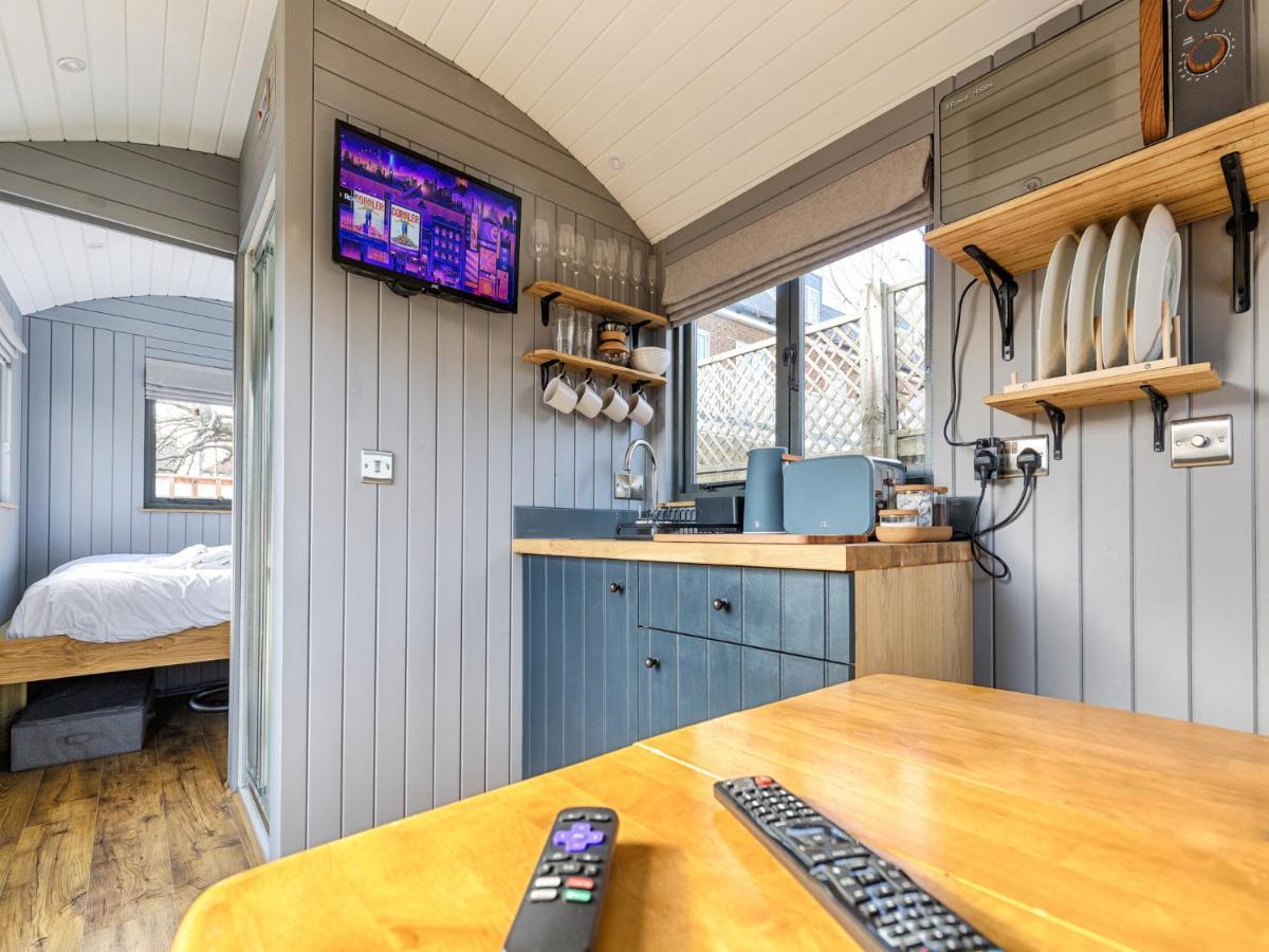 Pass The Keys Whitstable Shepherds Hut Minutes From The Harbour Villa Exterior foto