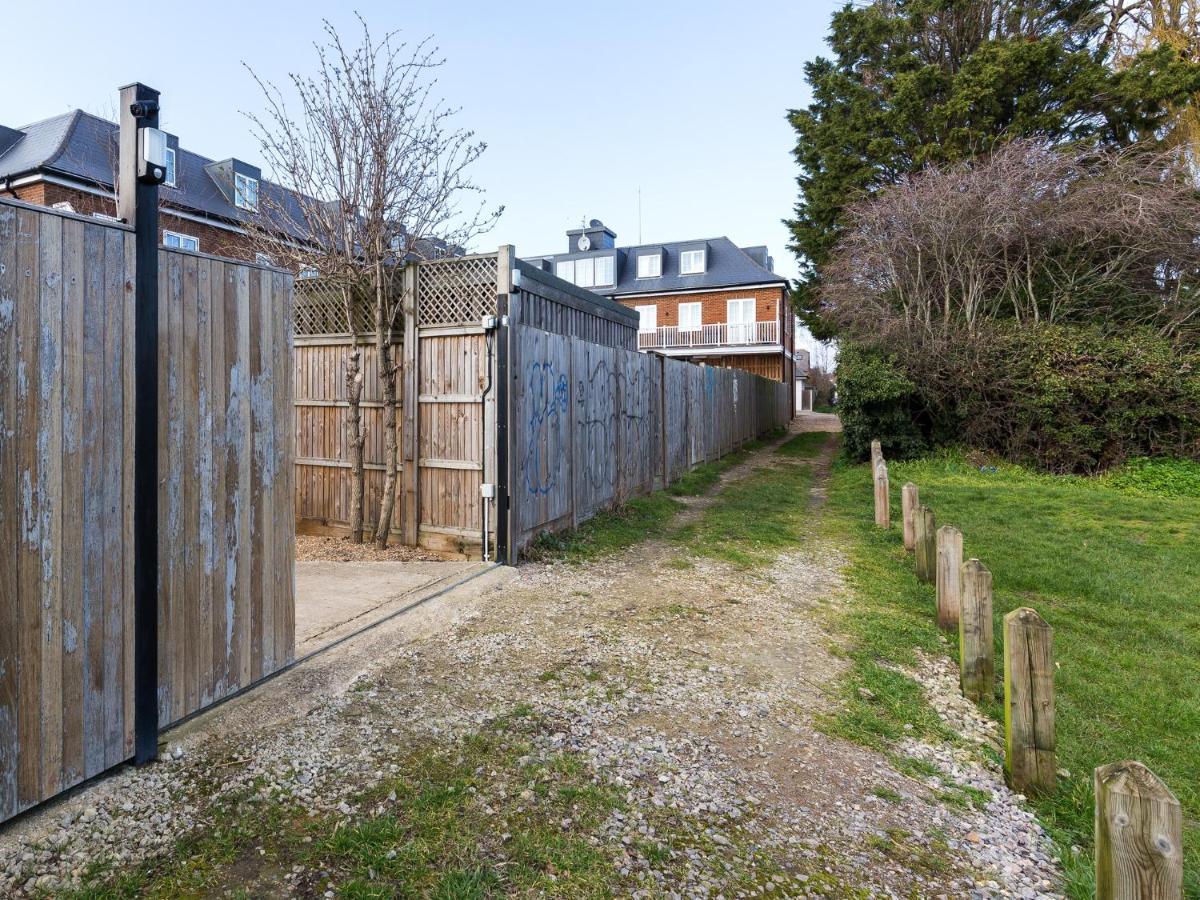 Pass The Keys Whitstable Shepherds Hut Minutes From The Harbour Villa Exterior foto